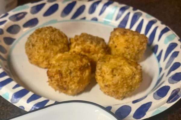 Boulettes de riz vertes avec chou kale.