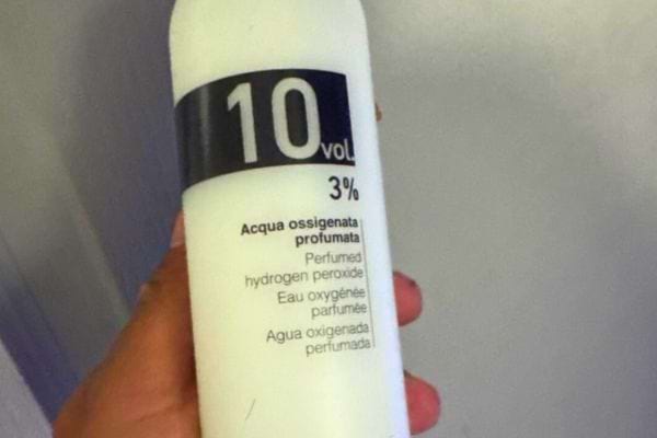 Bouteille d'eau oxyg&eacute;n&eacute;e perfum&eacute;e Hansaplast 10 vol 3%.