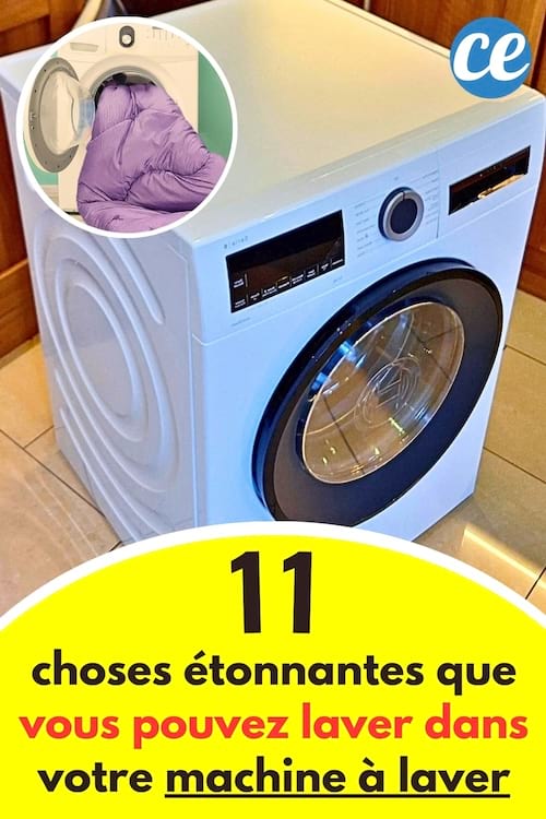 Une machine à laver dans la maison avec une couette violette dedans