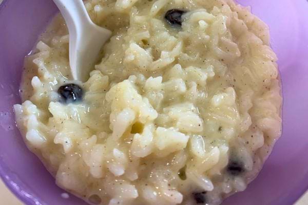 Riz au lait aux raisins et vanille.