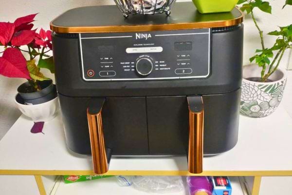 Airfryer Ninja à deux tiroirs pour cuisson simultanée.
