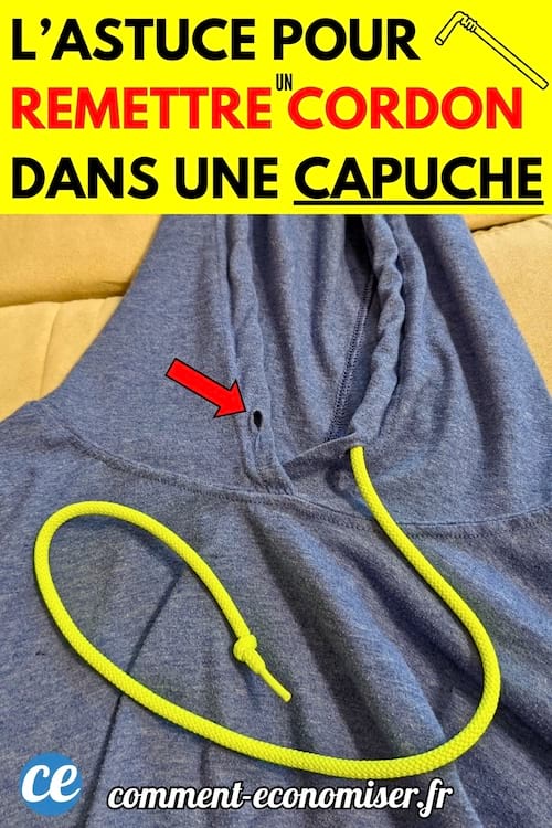 Sweat à capuche bleu posé à plat, avec un cordon jaune fluo partiellement retiré.