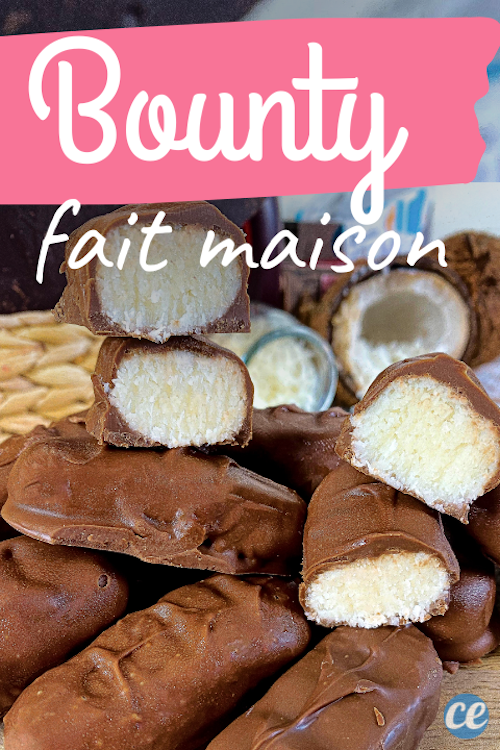 Des barres de Bounty maison coupées en deux, laissant apparaître l’intérieur à base de noix de coco.