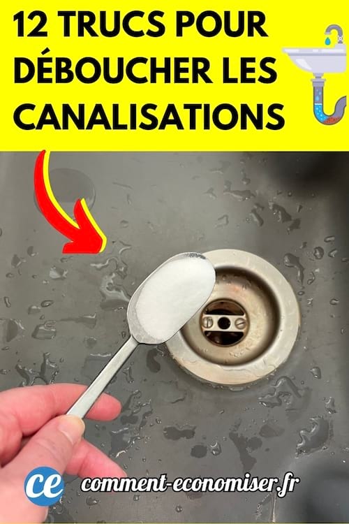 Du bicarbonate versé dans un évier pour déboucher une canalisation