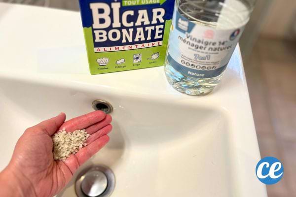 du sel, du bicarbonate, du vinaigre blanc pour déboucher les canalisations