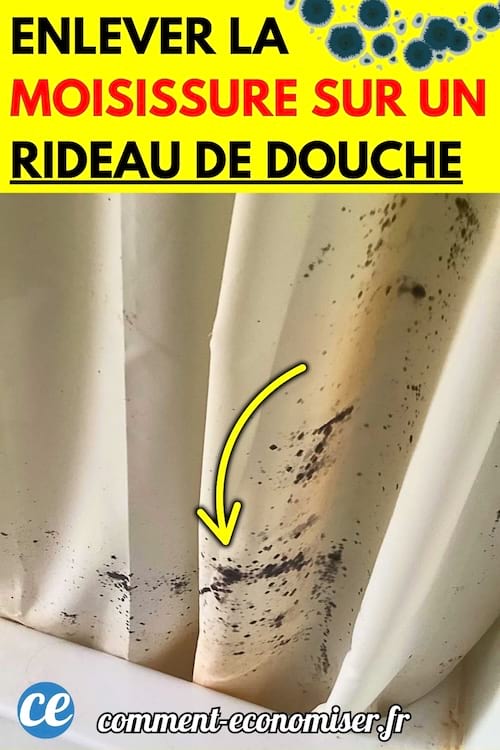 Un rideau de douche blanc en plastique taché de moisissures noires.
