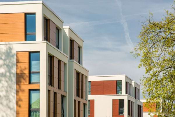 Pièces empilées représentant des revenus croissants.