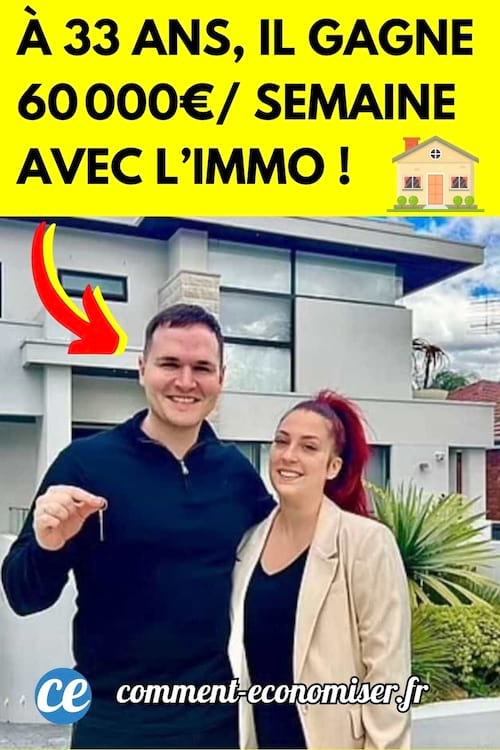 un homme et une femme souriant devant une maison avec des clefs