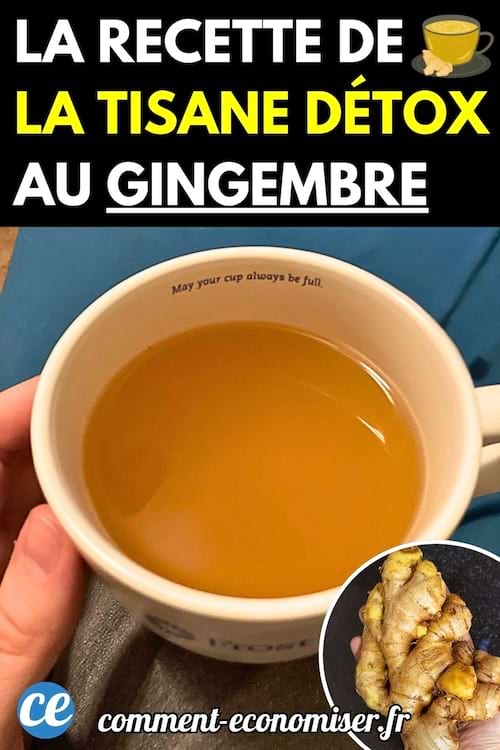 Une tasse de tisane chaude au gingembre tenue en main.