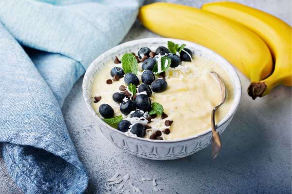Bol de smoothie banane.