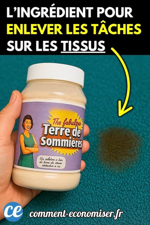 Main tenant un pot de terre de Sommières devant un tissu taché.