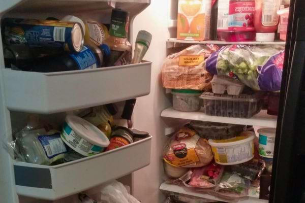 Frigo rempli de nourriture