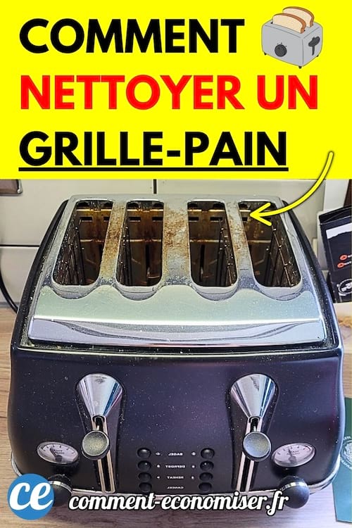 Grille-pain noir à quatre fentes, sale et poussiéreux sur le dessus.