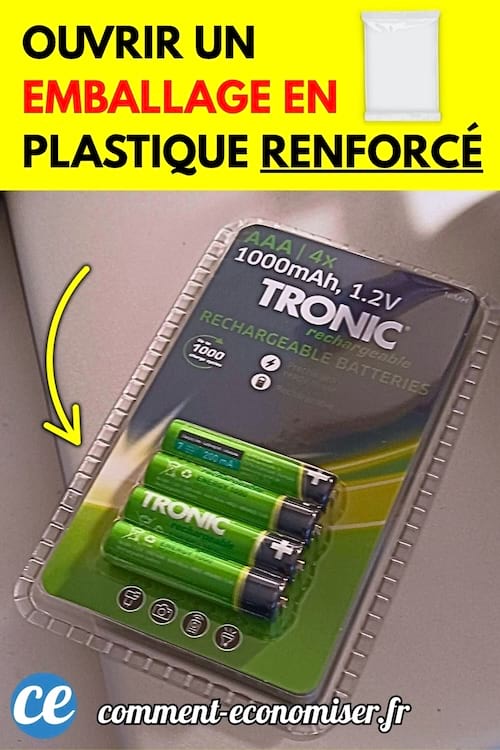 Emballage plastique rigide contenant quatre piles rechargeables.