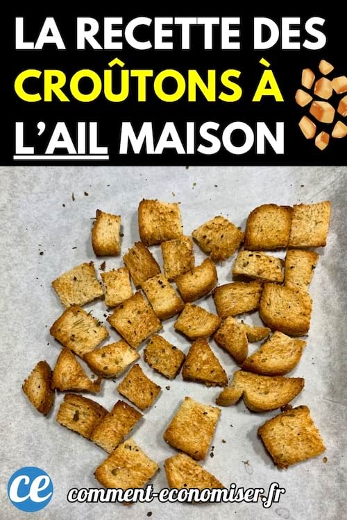 Croutons à l’ail faits maison, dorés et croustillants, étalés sur une plaque recouverte de papier cuisson.