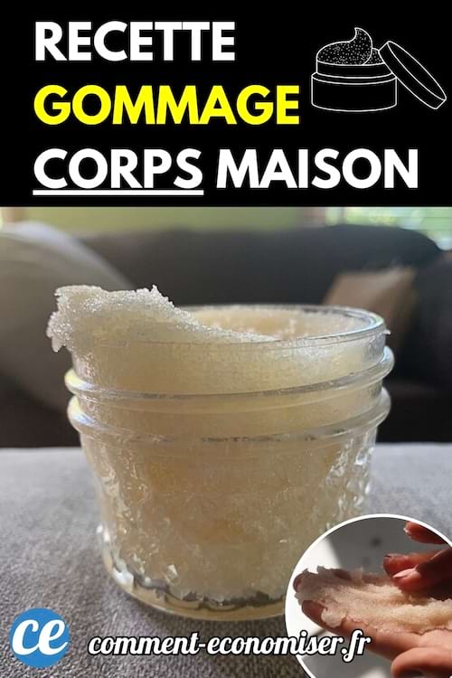 Pot en verre contenant un gommage granuleux fait maison, avec une main tenant une noisette de produit.