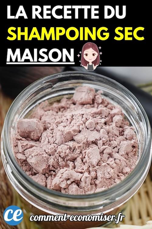 Pot en verre rempli de shampoing sec maison en poudre rosée.