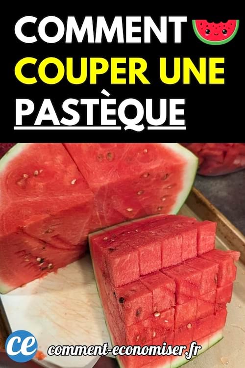 Une pastèque coupée en gros cubes bien réguliers posés sur une planche.