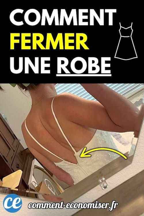Femme fermant seule sa robe à l’aide d’un accessoire pratique devant un miroir.