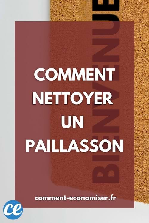 Un paillasson en fibres naturelles posé à l’entrée d’une maison.