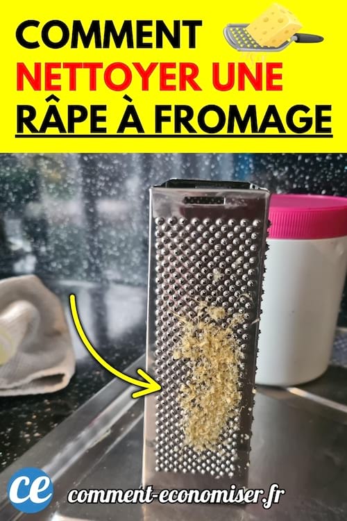 Une râpe à fromage métallique posée dans un évier, avec des restes de fromage coincés dans les trous.
