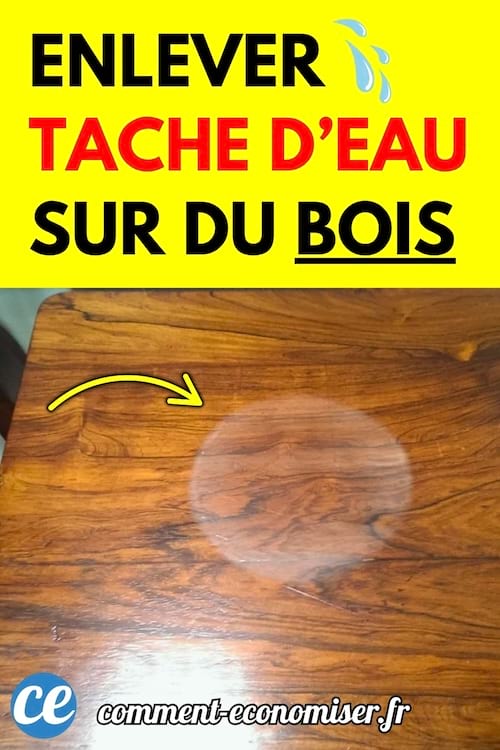 Une tache d’eau blanche bien visible sur une table en bois foncé.