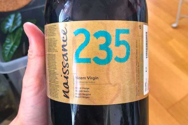 Bouteille d’huile de neem