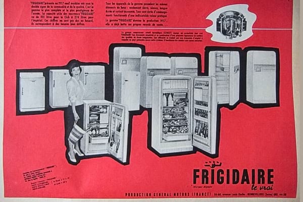 Publicité rétro des premiers réfrigérateurs Frigidaire dans les années 50.