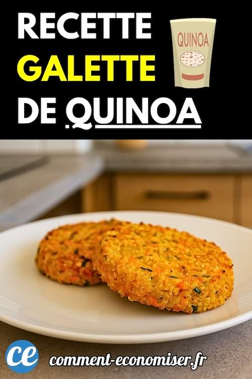 Deux galettes de quinoa dorées servies dans une assiette blanche sur un plan de travail de cuisine.