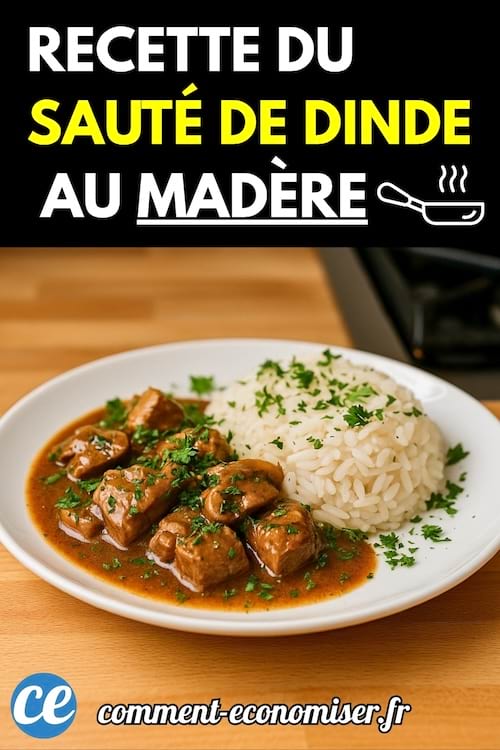 Une assiette contient du sauté de dinde en sauce brune accompagné de riz blanc, décorée de persil.