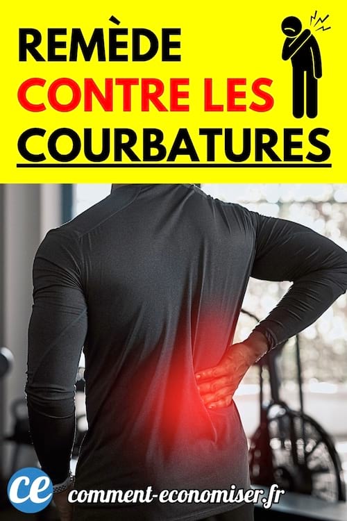 Un homme vu de dos, en tenue de sport noire, tenant le bas de son dos en raison de courbatures.