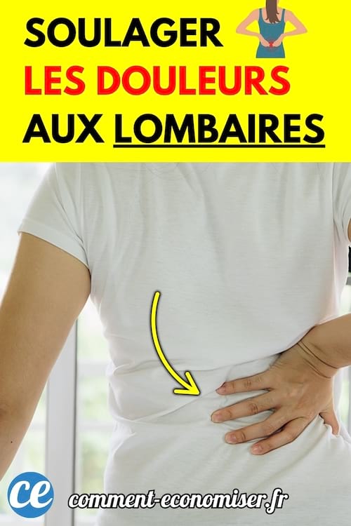 Une personne en t-shirt blanc se tient le bas du dos en raison de douleurs lombaires.