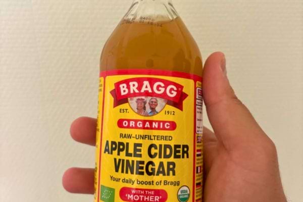Bouteille de vinaigre de cidre de pomme Bragg bio.