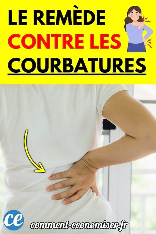 Personne de dos en t-shirt blanc tenant le bas du dos avec une main, montrant une douleur ou une courbature.