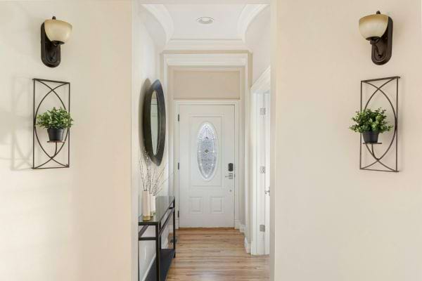 entrée décorée avec plantes