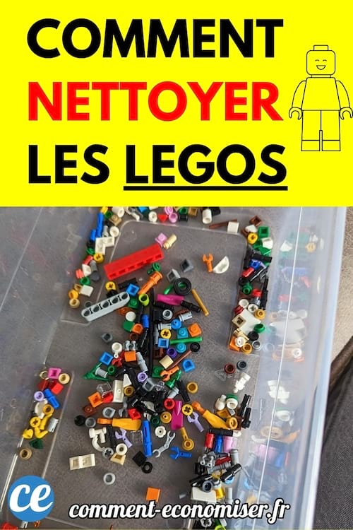 Boîte en plastique remplie de petites pièces de Lego multicolores.