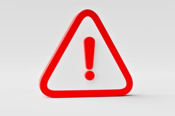 Panneau d'avertissement rouge avec point d’exclamation sur fond blanc.