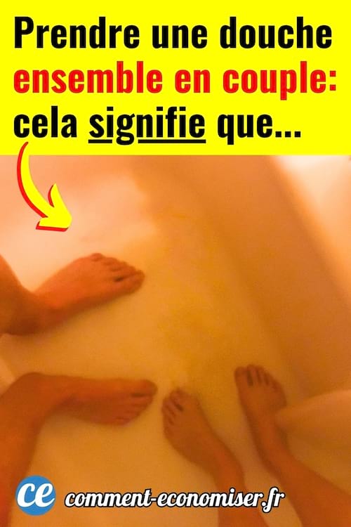 Un couple qui prend une douche ensemble