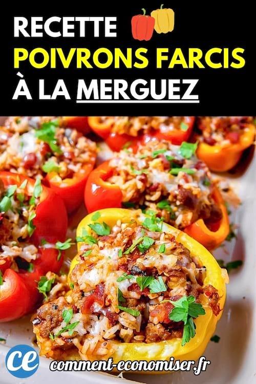 Des poivrons rouges et jaunes farcis au riz, merguez et persil haché, servis dans un plat.