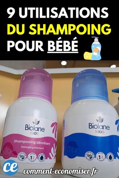 Deux flacons de shampoing pour enfants Biolane posés côte à côte sur une étagère, l’un avec un bouchon rose et l’autre avec un bouchon bleu.