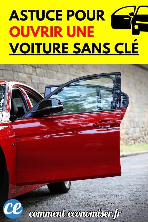 Une voiture rouge avec la porte ouverte, garée le long d’un mur en pierre.