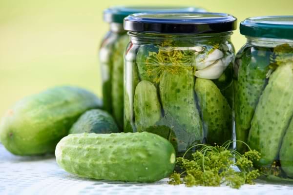 Pickles en boîte.