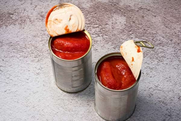 Sauce tomate en conserve.