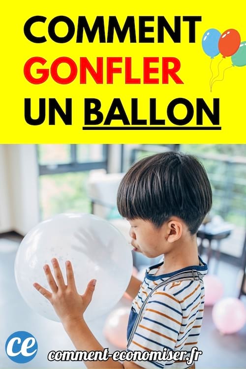 Un jeune garçon en train de gonfler un ballon blanc dans une pièce remplie de lumière naturelle.