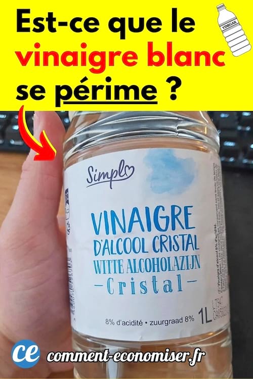 Une bouteille de vinaigre blanc qui est périmée