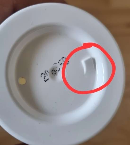 L'envers d'un pot de crème de beauté