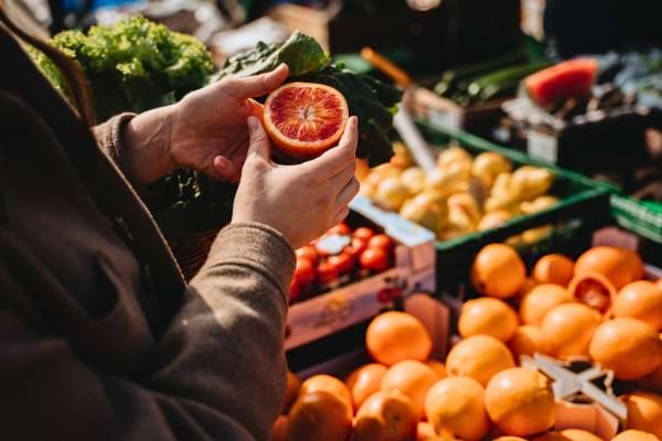 des fruits sur un marche local