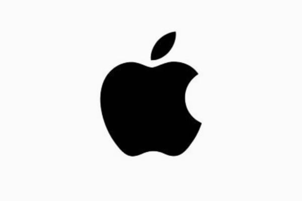 Le logo noir d’Apple est centré sur fond blanc.