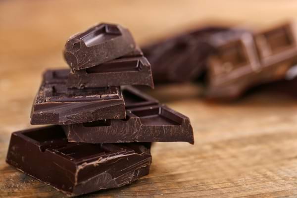 Morceaux de chocolat noir.