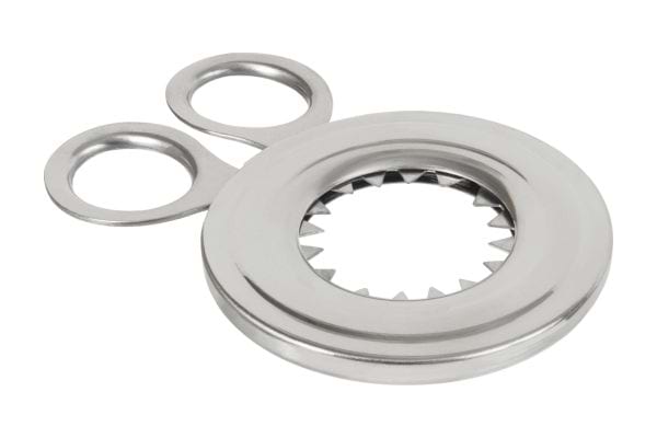 Outil en métal circulaire avec des dents internes.